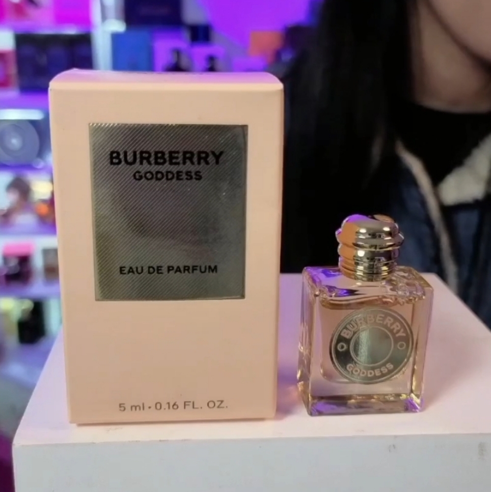 Burberry Goddess Eau de Parfum in Elegant Gold and Cream 5ML Dabber and Spray